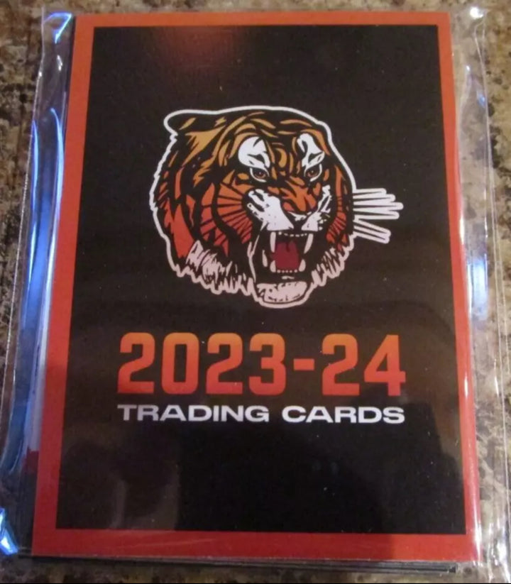 2023-24  MEDICINE HAT TIGERS TEAM SET 💥 GAVIN MCKENNA 💥 FIRST CARD!! Unopened.