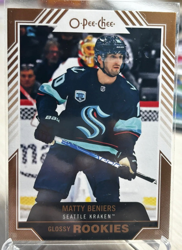 2022-23 Upper Deck O-Pee-Chee Glossy Rookies Matty Beniers Seattle Kraken R-9 MC