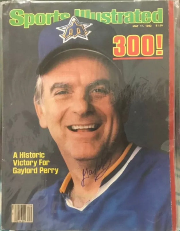 GAYLORD PERRY SIGNED 1982 SPORTS ILLUSTRATED/300 WINS!, NO ADDRESS LABEL, HOF’91