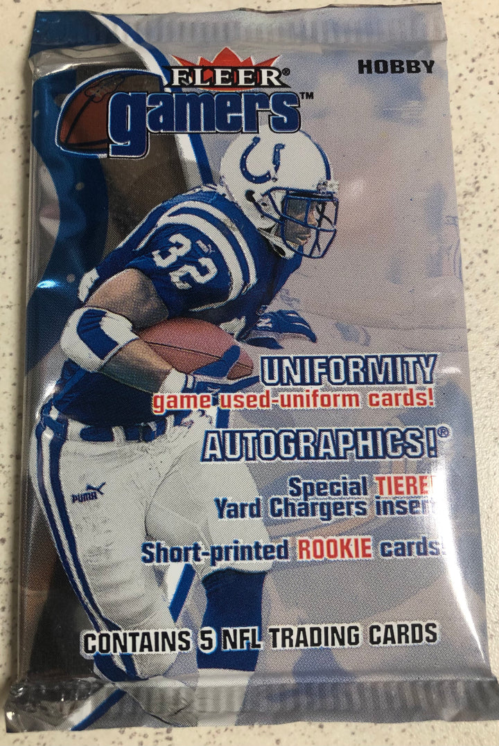 2000 Fleer Gamers Football Hobby Pack Unopened